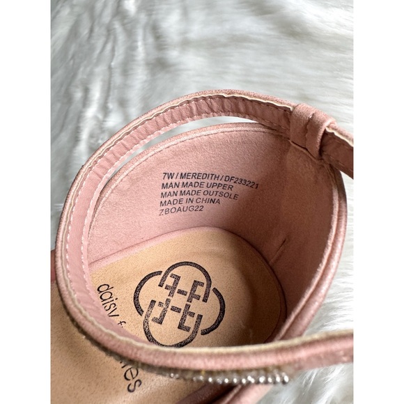 NEVER USED, Daisy Fuentes, ankle strap flats - Picture 6 of 7